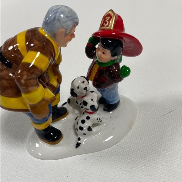 Dept. 56 Snow Village Accessory, "Fun at the Firehouse." Set of 2 figures - Picture 6 of 15